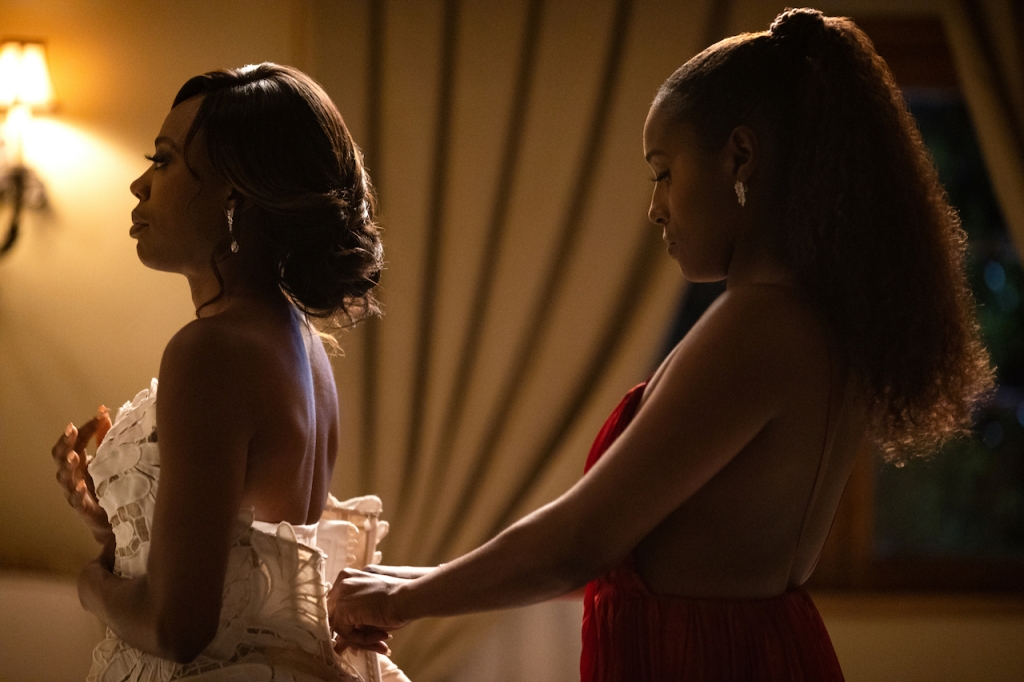 Issa and Molly after Wedding
https://www.cheatsheet.com/entertainment/insecure-issa-rae-didnt-cry-until-moment-finale-table-read.html/